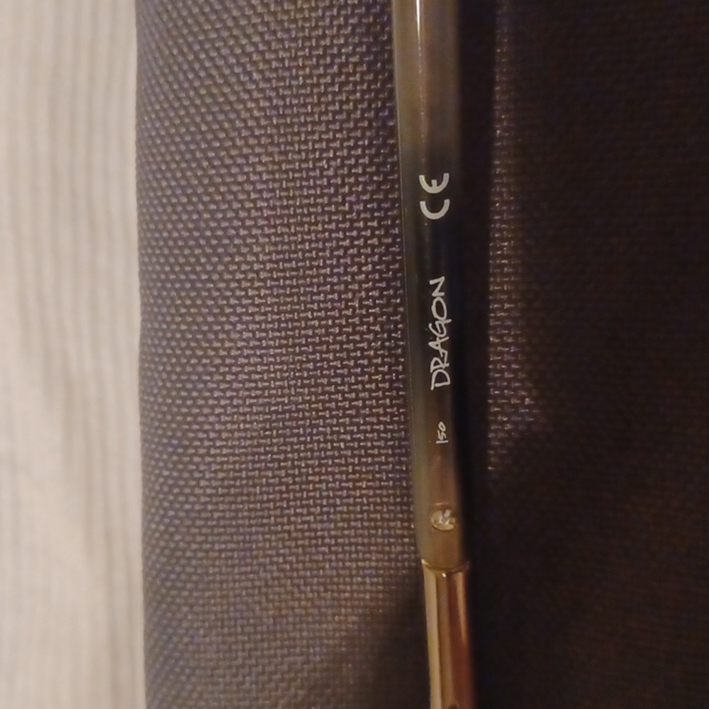 Dragon glasses w case - Picture 4 of 6